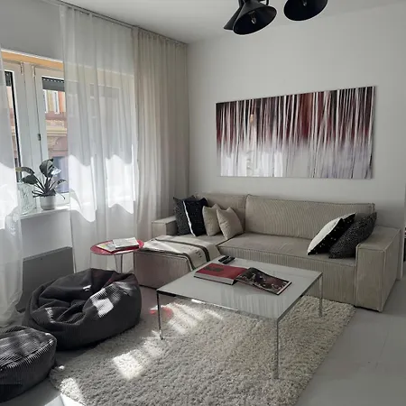 Rozsi Cozy West