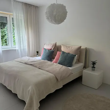 Rozsi Cozy West