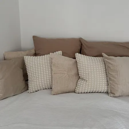 Rozsi Cozy West *