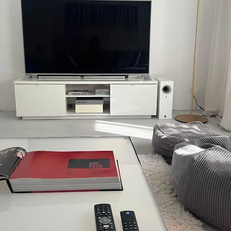 Rozsi Cozy West